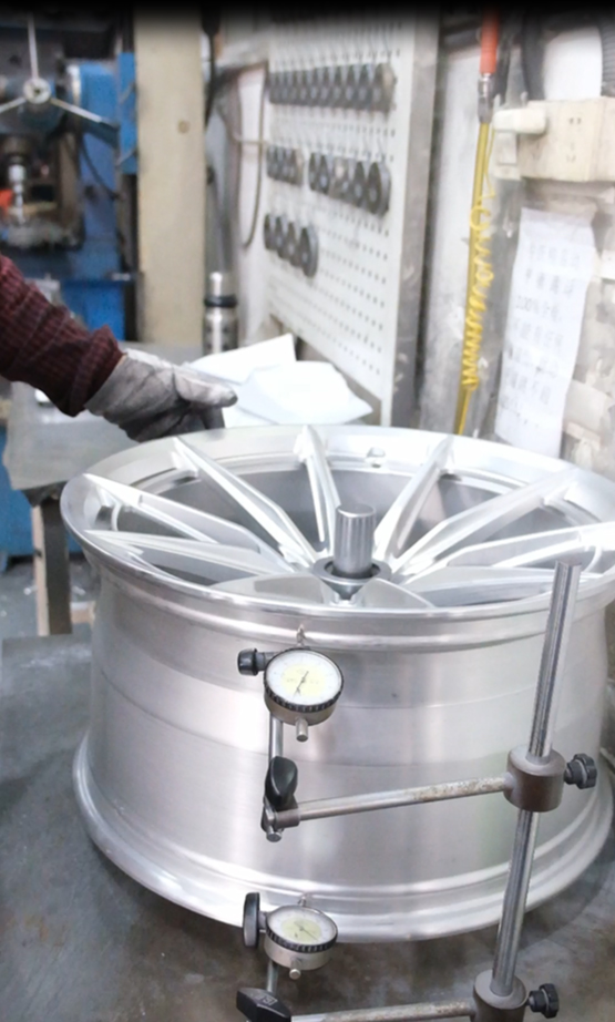 Forged wheel runout inspection with dial indicator Forged wheel runout inspection with dial indicator